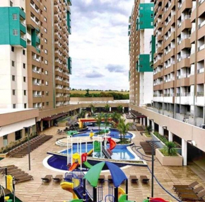Flat encantador com piscinas aquecidas, academia e playground
